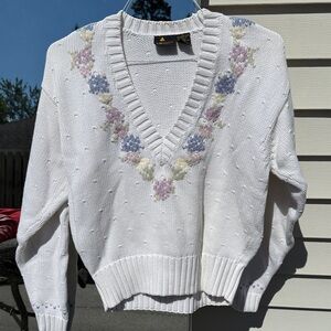 Liz Sport White Floral V-Neck Sweater